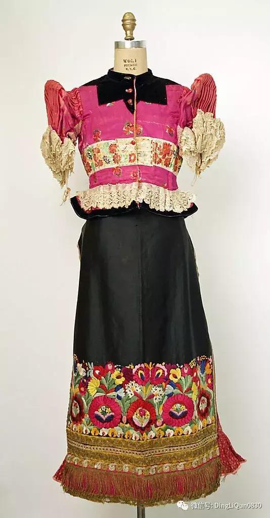 刺繡作品 復(fù)古民族服飾 彩帶亮片裝飾和男士西裝等