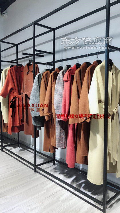 西域玫瑰雙面呢大衣——品牌女裝的優(yōu)雅與實(shí)惠